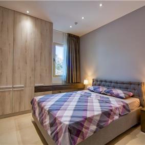 6 bedroom villa with pool and roof terrace, Sveti Stefan, sleeps 12